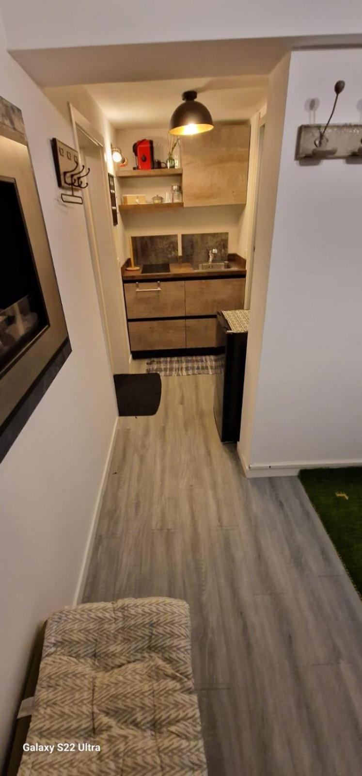 Double A Guest House Mestre Kültér fotó