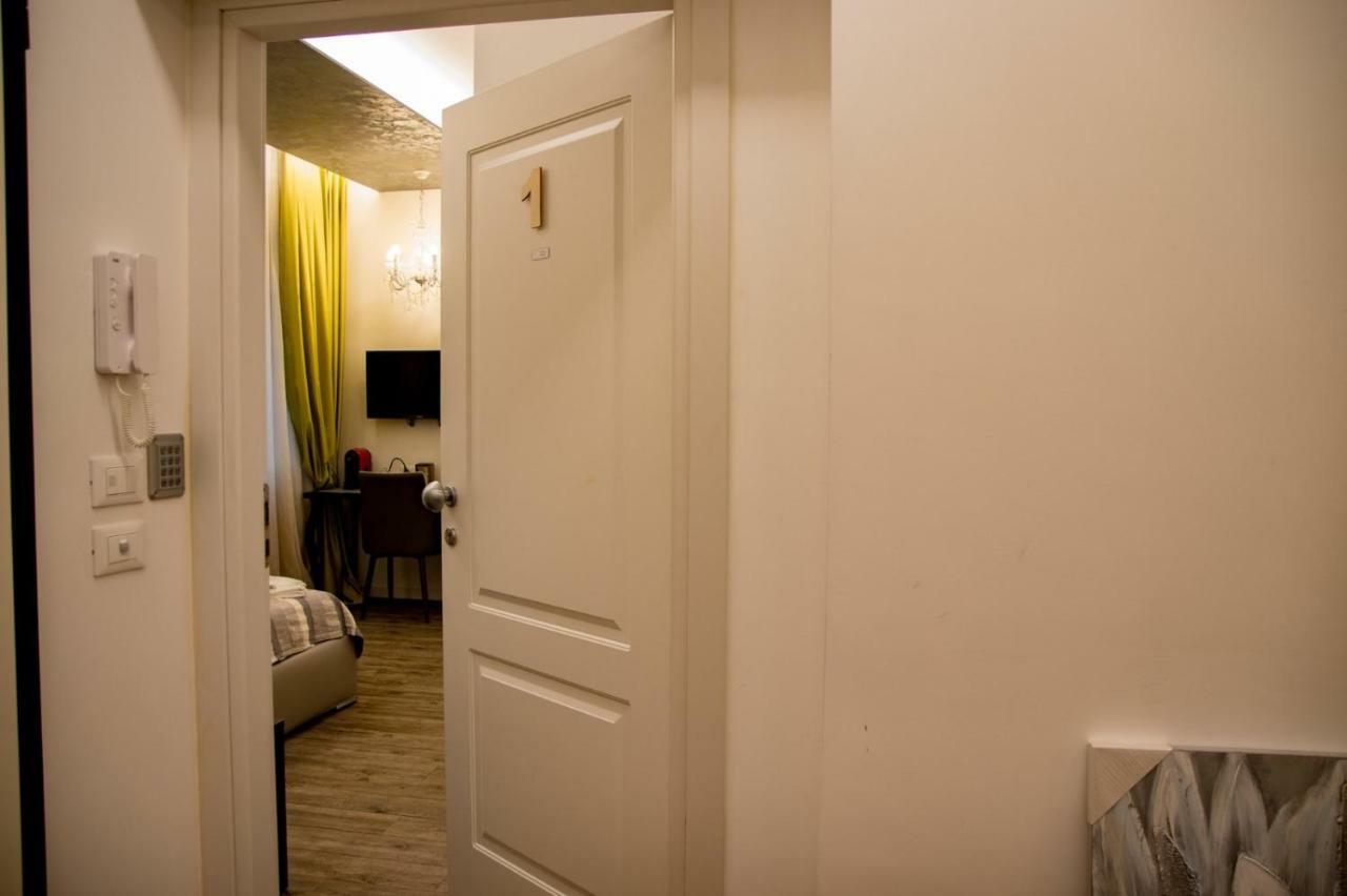 Double A Guest House Mestre Kültér fotó