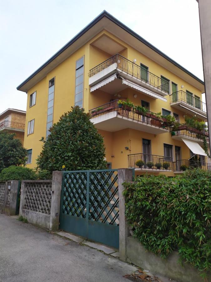 Double A Guest House Mestre Kültér fotó